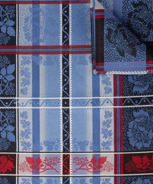 Alternative view of Eufemia Silkeskjerf