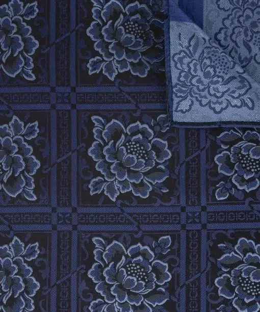 Alternative view of Evita Silkeskjerf