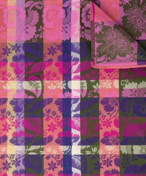 Alternative view of Estelle Silkeskjerf