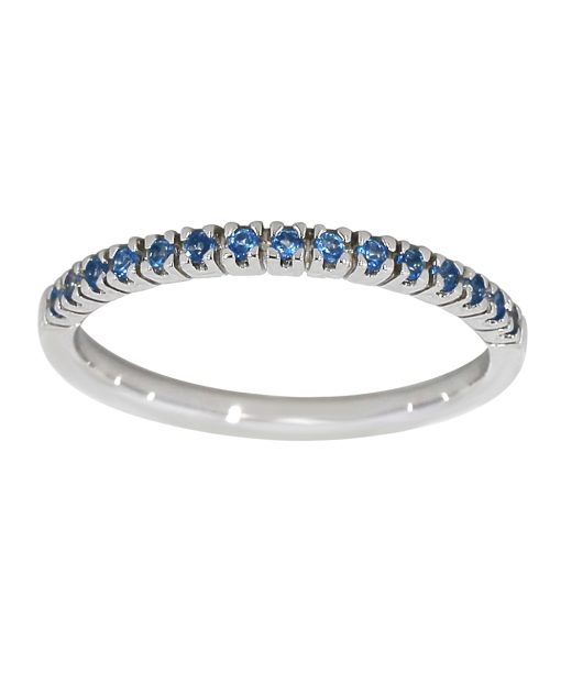 Hvitt gull ring med 0.20ct. Topas