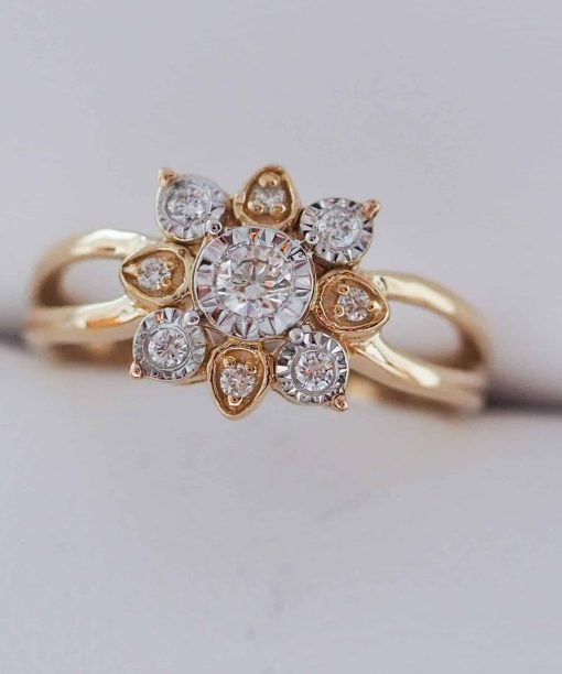 Alternative view of Diamantring i gult gull Rosettstjerne, 0.20ct