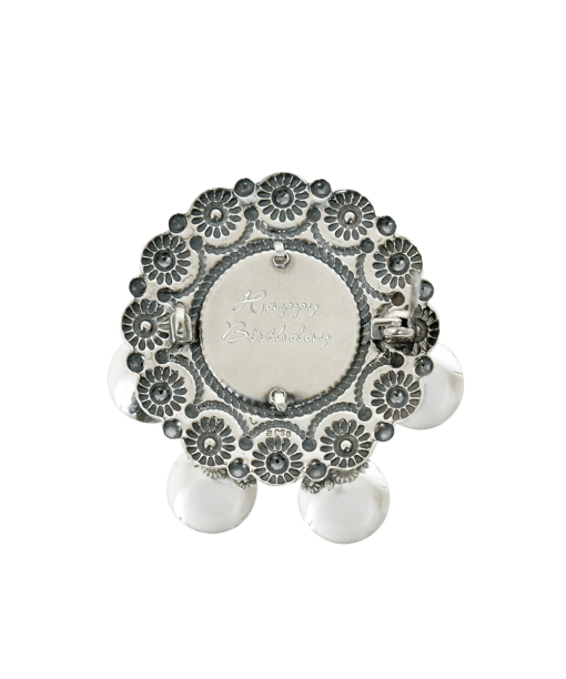 Alternative view of Sølje med raud stein, kvit/forgylt