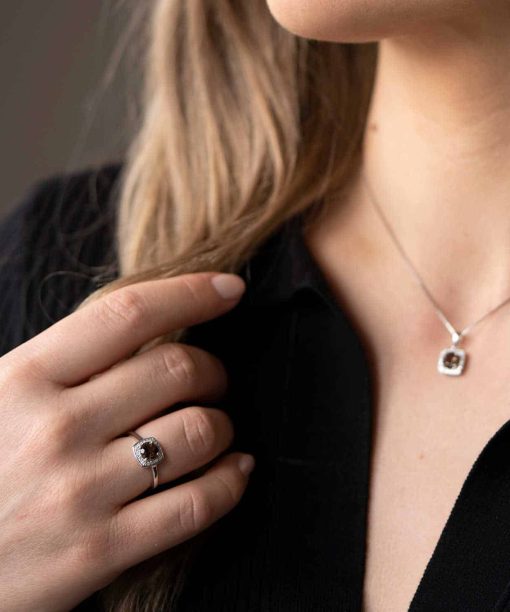 Alternative view of Rosettting i hvitt gull, Røkkvarts og Diamant 0.08ct (WSI)