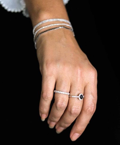 Alternative view of Rosettring i hvitt gull, Spinell og Diamant 0.25ct (WSI)