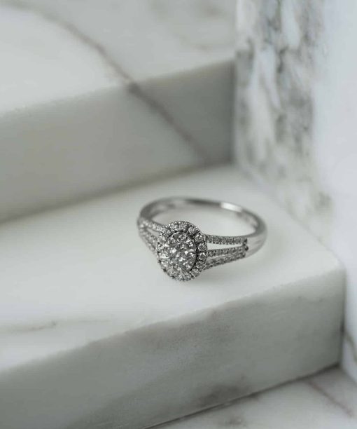 Alternative view of Ring i gull med diamant 0,50 ct WSI