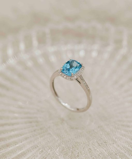 Alternative view of Christophersen Hvitt Gull Ring b.top WSI 0,10 36 8/8