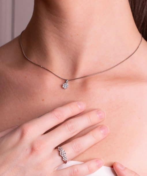 Alternative view of Halssmykke i Hvitt Gull (585) med 0.10ct TW/SI Diamanter