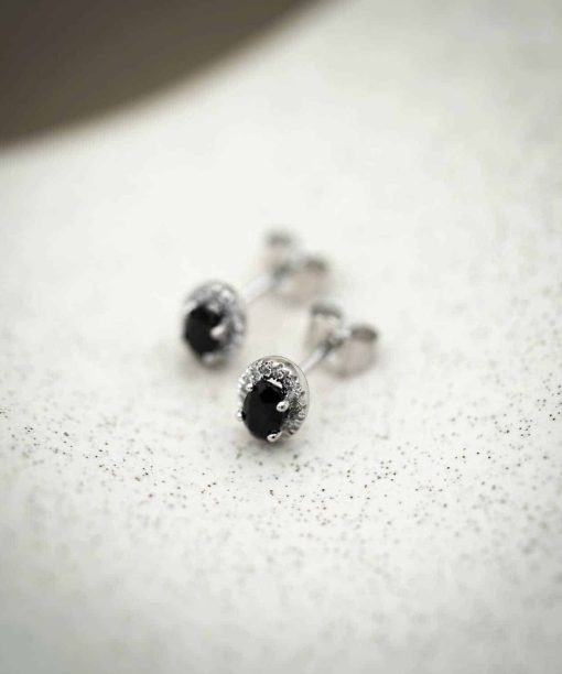 Alternative view of Øredobber i hvitt gull, Spinell og Diamant 0.09ct (WSI)