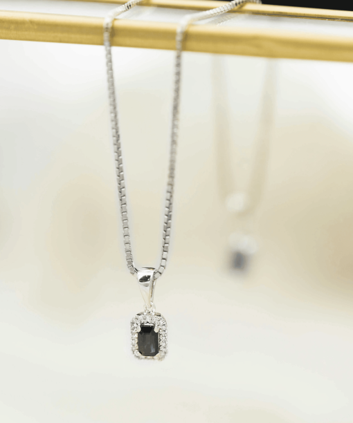 Alternative view of Anheng i hvitt gull med diamant og safir 0,05 ct WSI