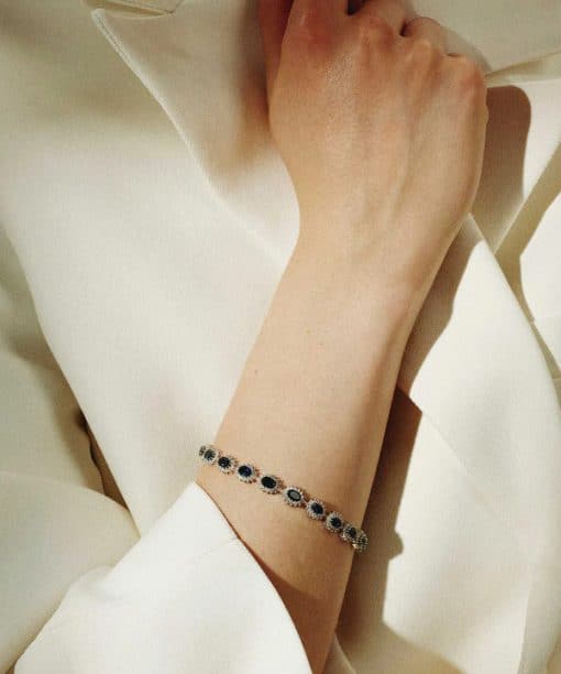 Alternative view of Armbånd i gull med diamant 2,5 ct WSI, hvittgull, hvitt gull, safir,