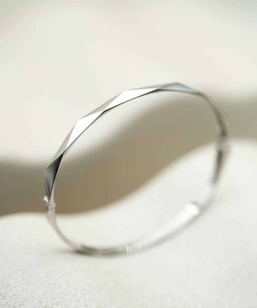 Alternative view of Fasett Armring i hvitt gull