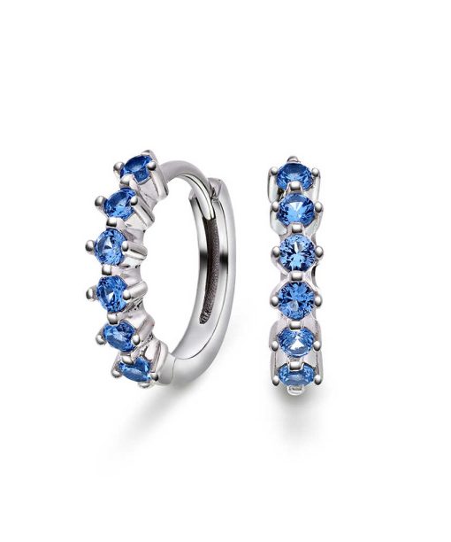 Øreringer i sølv med blå zirkonia