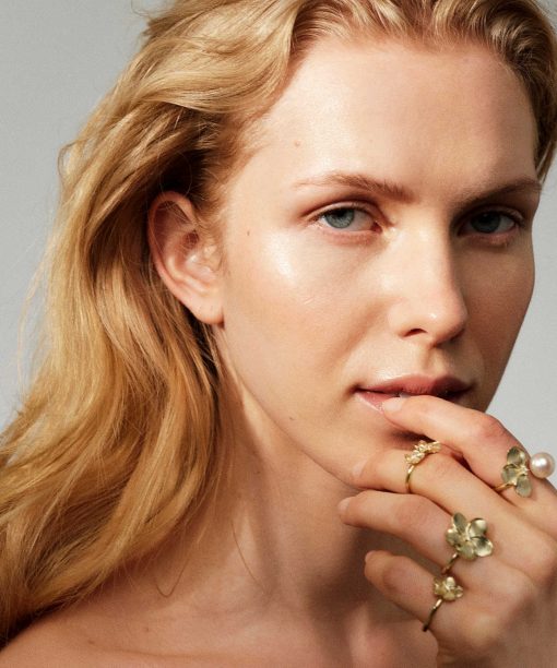 Alternative view of Ring i gull med diamant 0,05 WSI