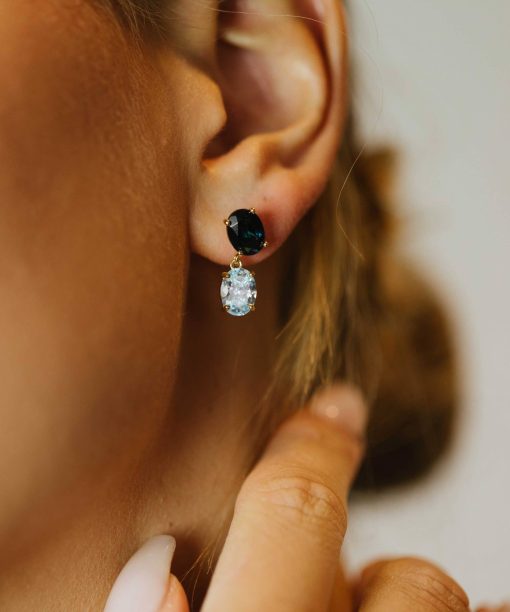 Alternative view of Gulldia Signatur Øredobber i sølv med blå zirkonia