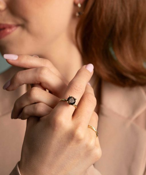 Alternative view of Ring i gull med røkkvarts