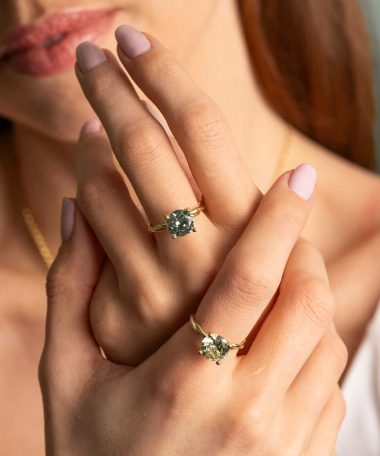 Alternative view of Ring i gull med syntetisk spinell