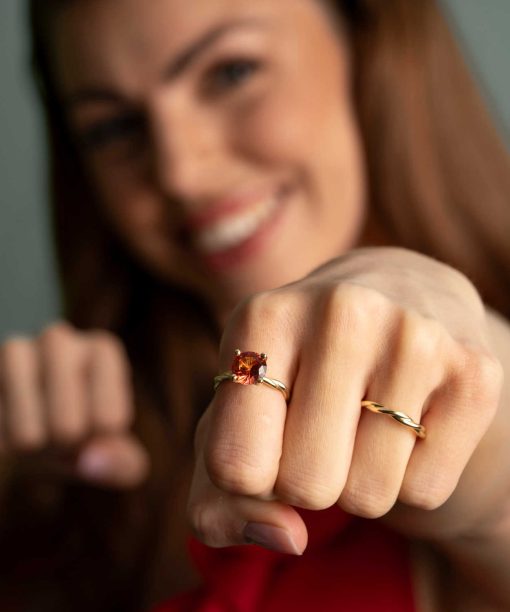 Alternative view of Ring i gull tvunnet