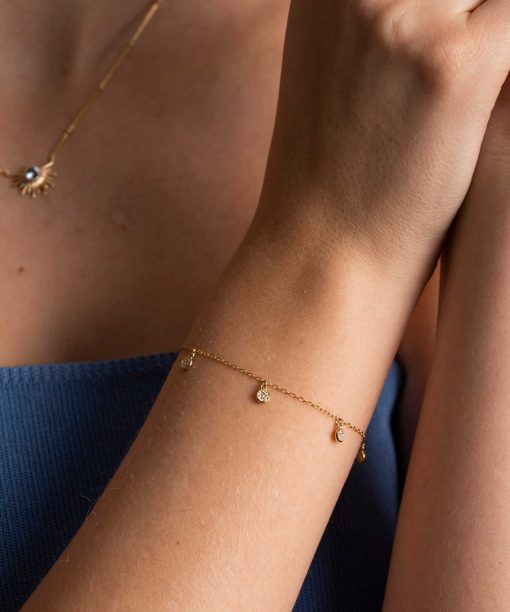 Alternative view of Shapes by Gulldia Mellow armbånd i sølv med charms