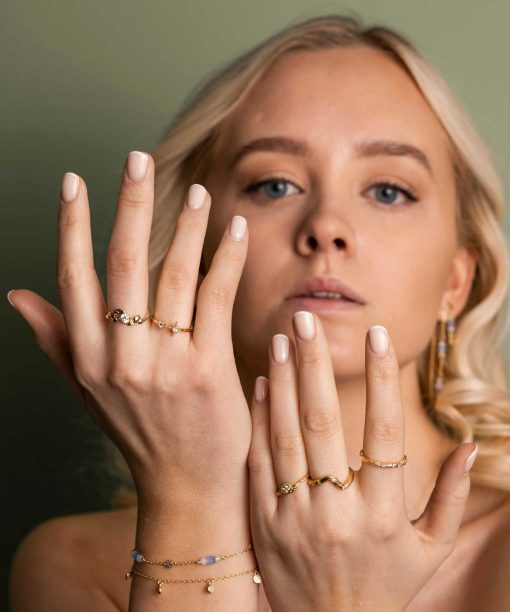 Alternative view of Shapes by Gulldia Wave ring i sølv med zirkonia