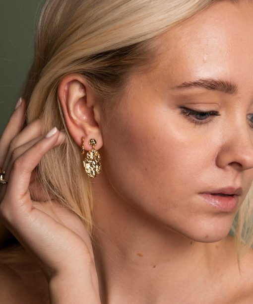 Alternative view of Shapes by Gulldia Crown øredobber i sølv