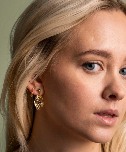 Alternative view of Shapes by Gulldia Breeze øredobber i sølv