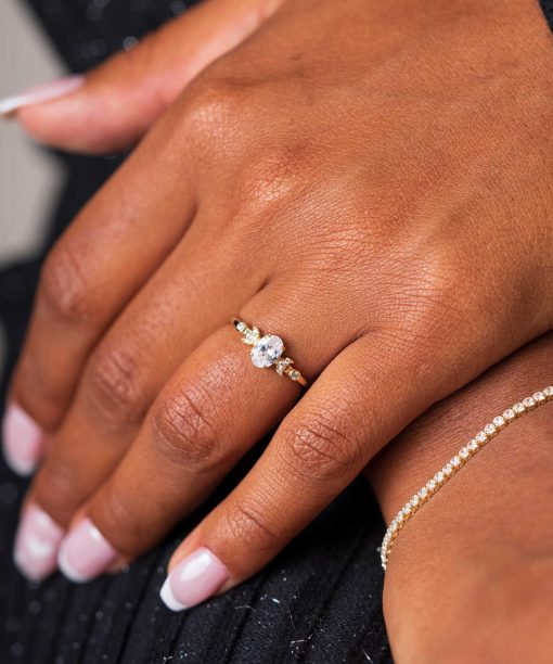 Alternative view of Cora ring i sølv med zirkonia