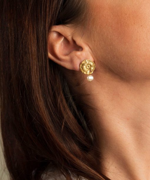 Alternative view of Hero øredobber i sølv med perle