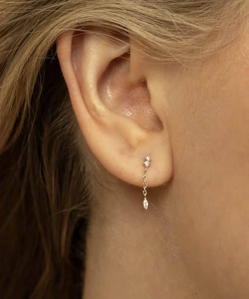 Alternative view of Rain øredobber i sølv med zirkonia