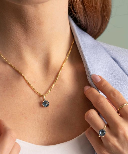 Alternative view of Anheng i gull med syntetisk aqua