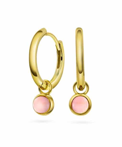Sandra Lyng, Ørering i forgylt sølv med rosa opal KJÆRLIGHET (18mm)