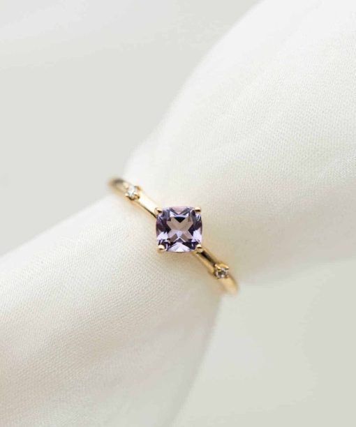 Alternative view of Christophersen Ring i gull med ametyst