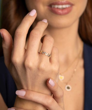 Alternative view of Ring i gull med zirkonia blader