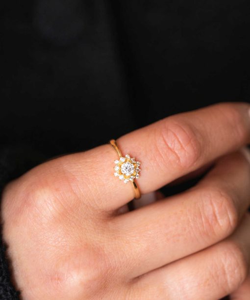 Alternative view of Ring i gull med zirkonia