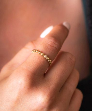 Alternative view of Ring i gull med zirkonia