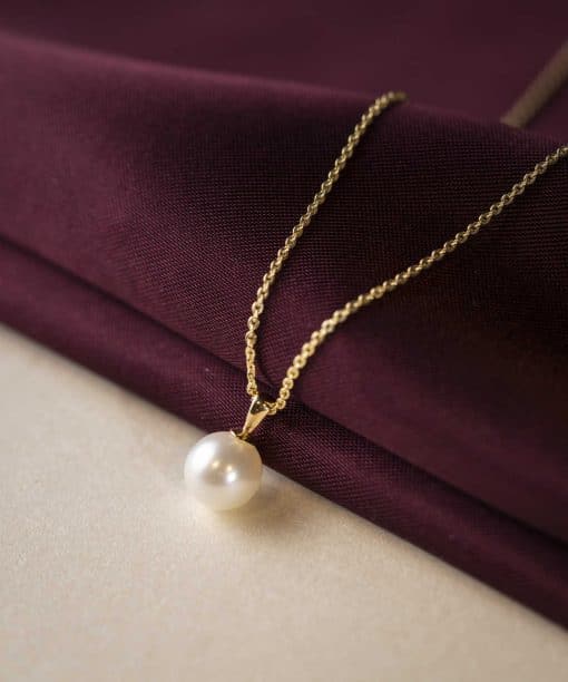 Alternative view of Gullanheng i gult gull med kultivert ferskvannsperle