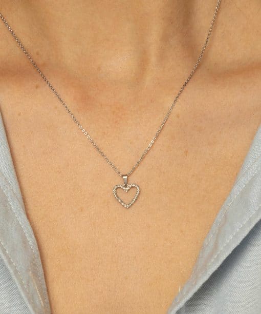 Alternative view of Hjertesmykke i hvitt gull 15mm