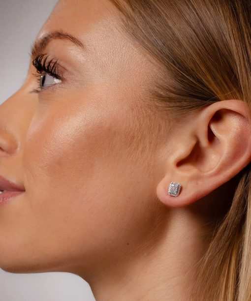 Alternative view of Øredobber i gull med diamanter 0,30 WP