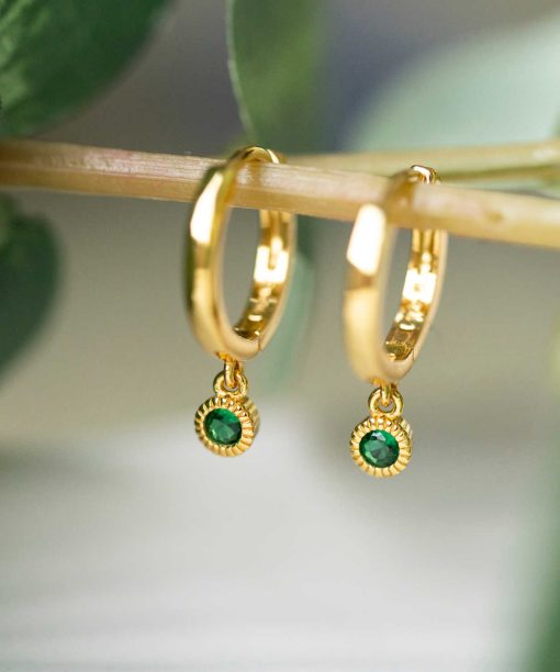 Alternative view of Øreringer i sølv med grønn zirkonia