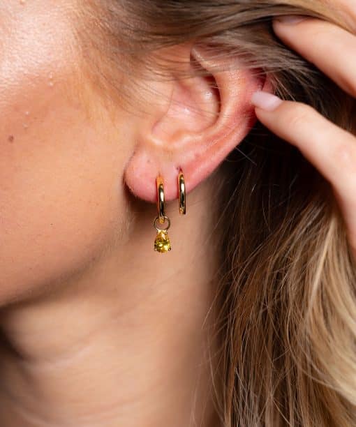 Alternative view of Drop charms i sølv med gul zirkonia