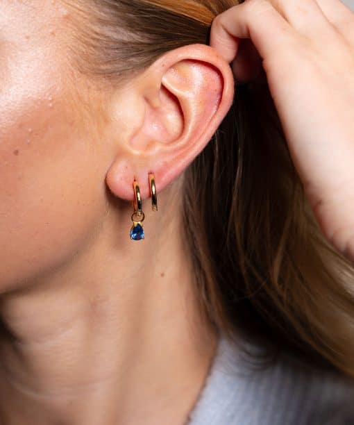 Alternative view of Drop charms i sølv med blå zirkonia