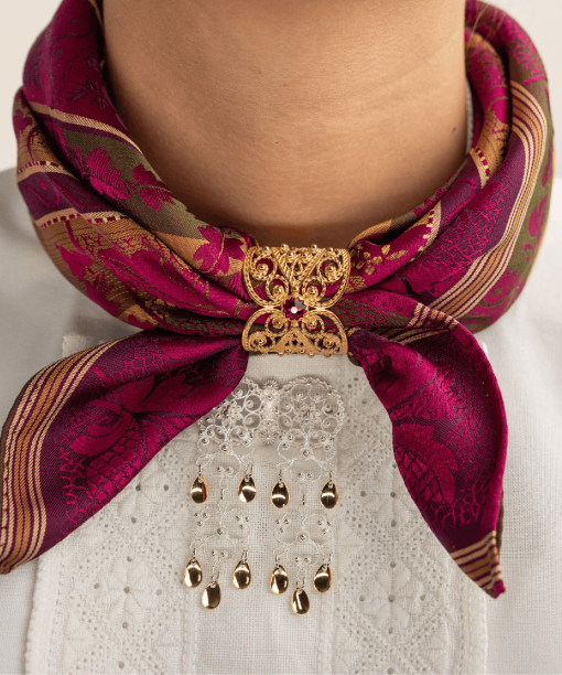 Alternative view of Skjerfring med stein og filigran, Forgylt