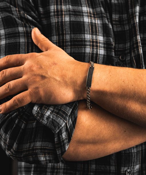 Alternative view of Stark armbånd i stål med sorte stener