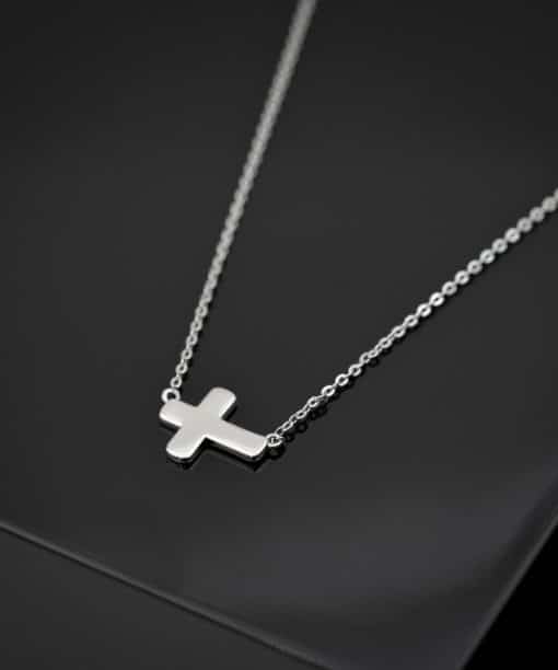 Alternative view of Matteo smykke i sølv, kors