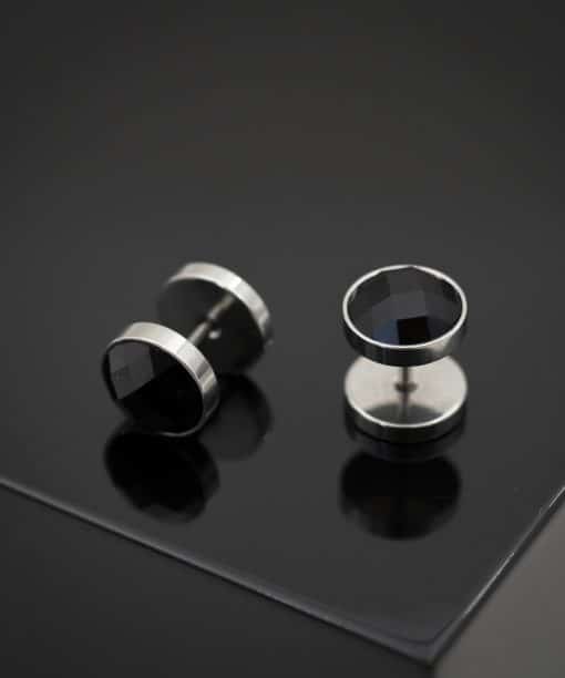 Alternative view of Kent øredobber i stål med sort sten