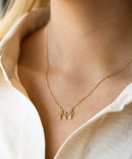 Alternative view of Familiesmykke i sølv med mor og gutt