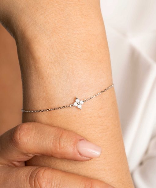 Alternative view of Armbånd i sølv med zirkonia blomst