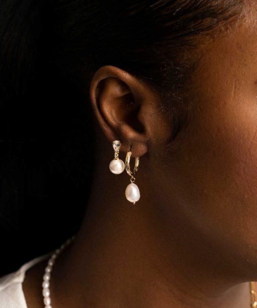 Alternative view of Øredobber i sølv med perle og zirkonia