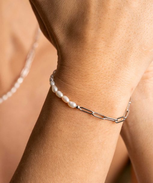 Alternative view of Armbånd i sølv med perler