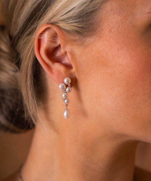 Alternative view of Øredobber i sølv med perler og zirkonia