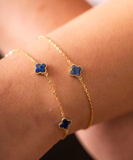 Alternative view of Armbånd i sølv med havblå kløver